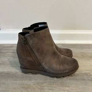 Sorel Joan of Arctic Distressed Brown Wedge Boots